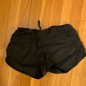 Lululemon Speed up short 2.5